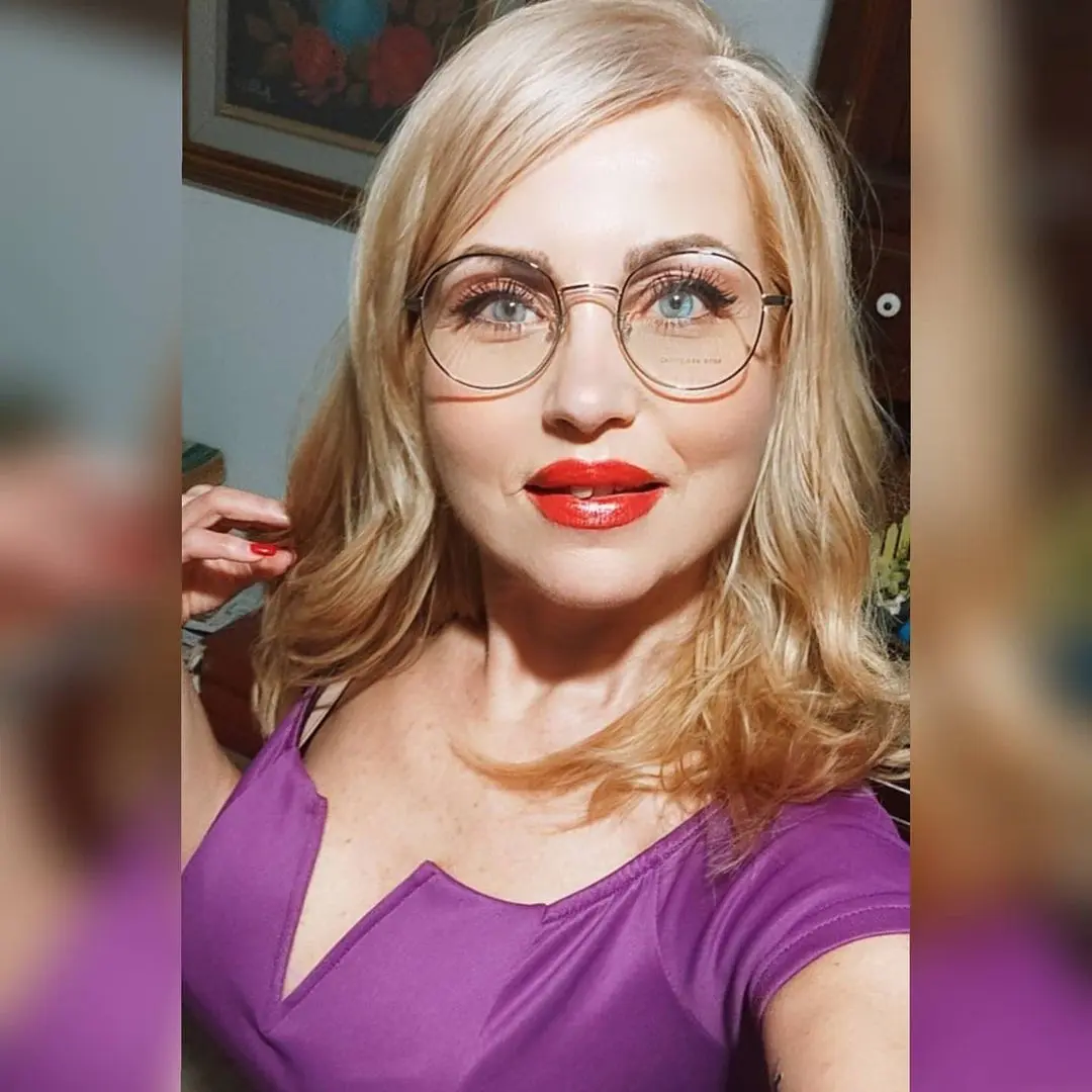 Oval Black Gold Eyeglasses