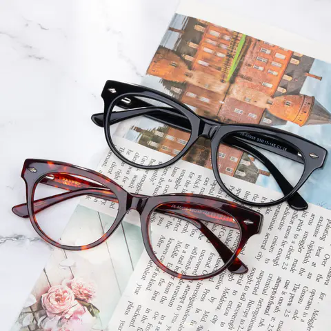 Cat-eye Black Eyeglasses