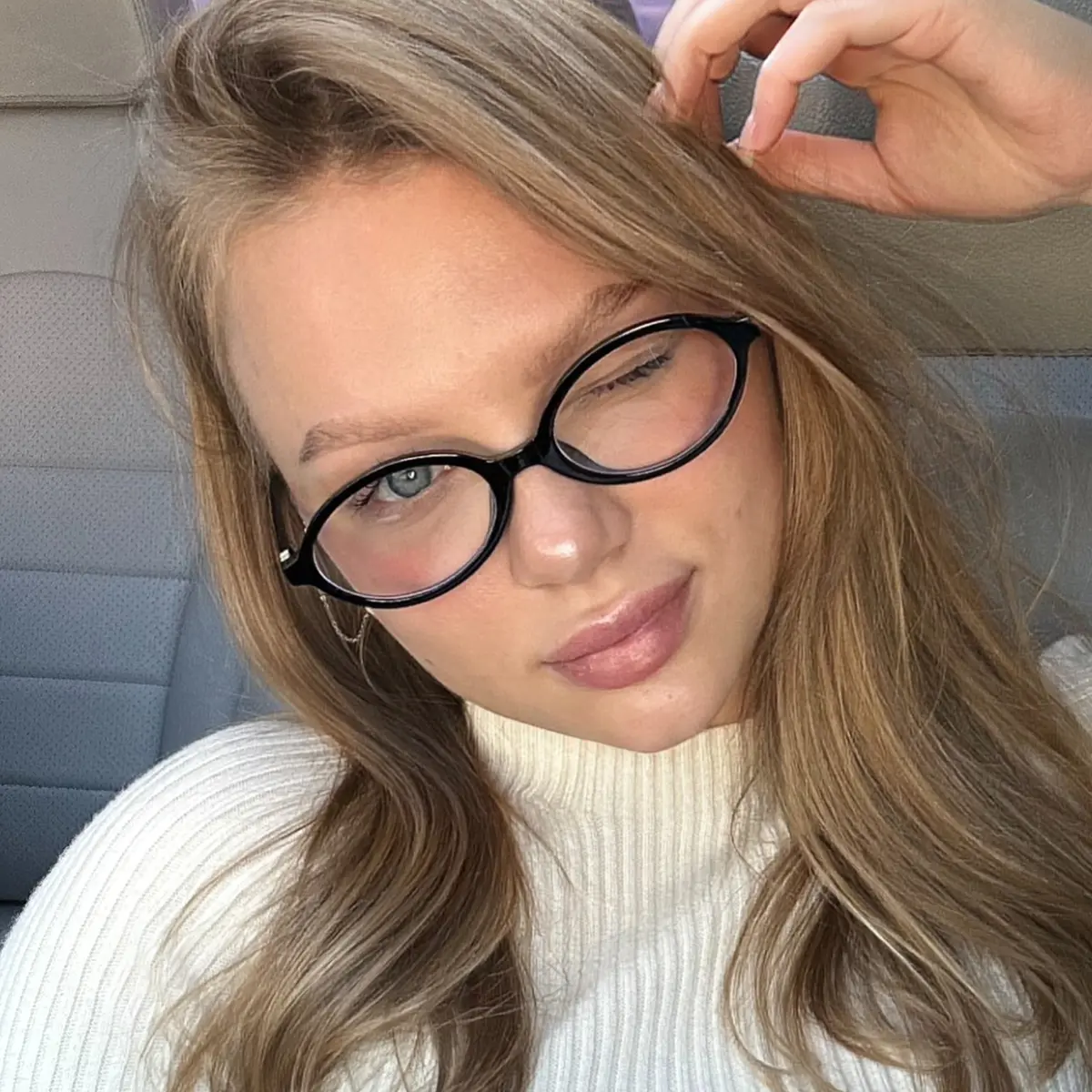 Oval Black Eyeglasses